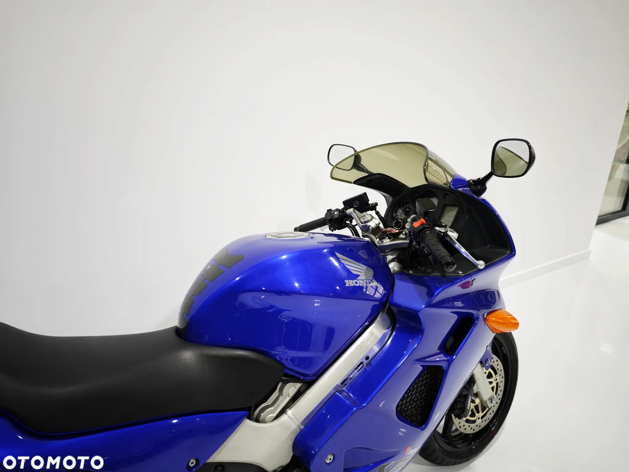 Honda VFR - 11