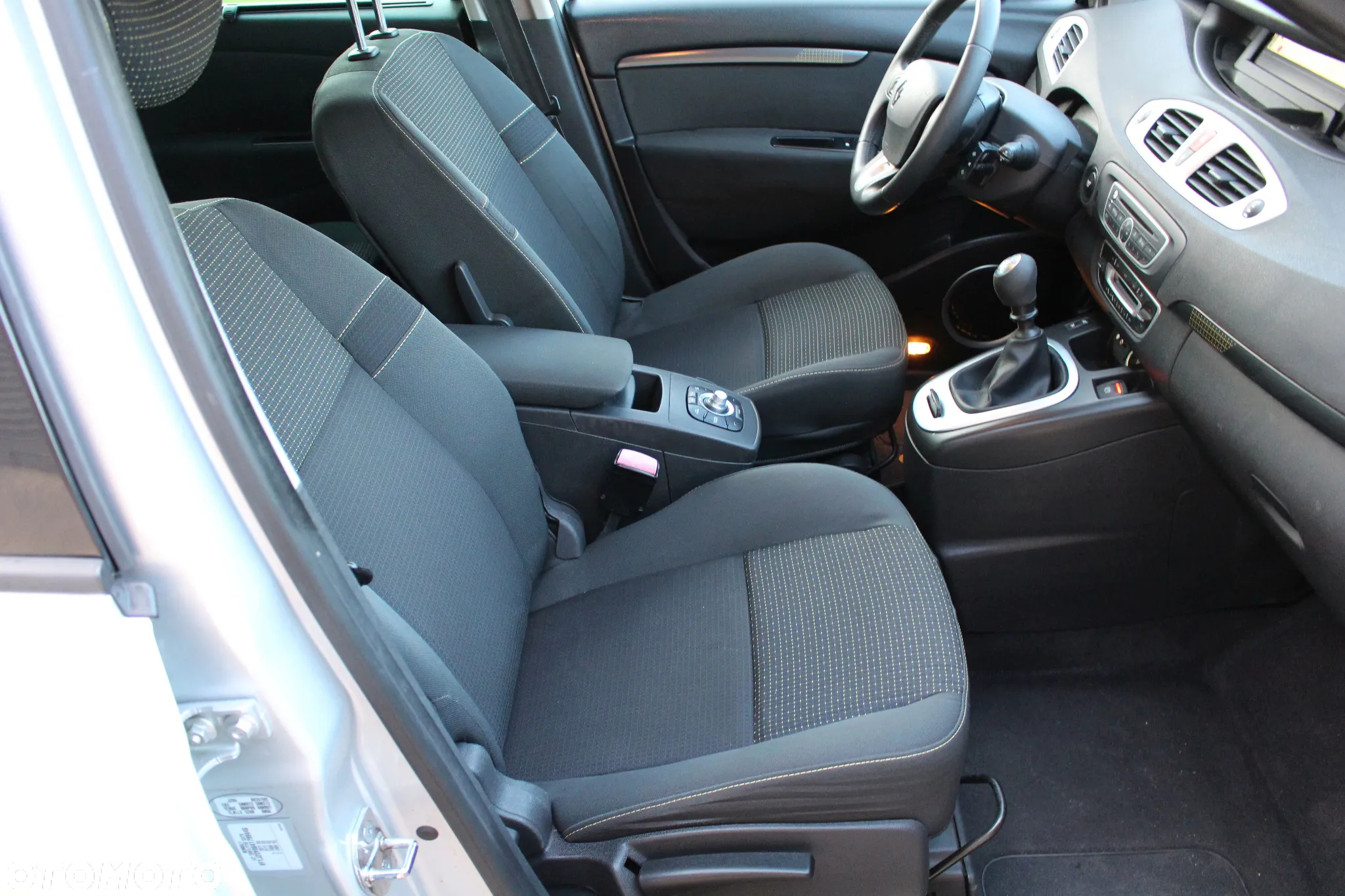 Renault Scenic 1.6 16V 110 Dynamique - 11