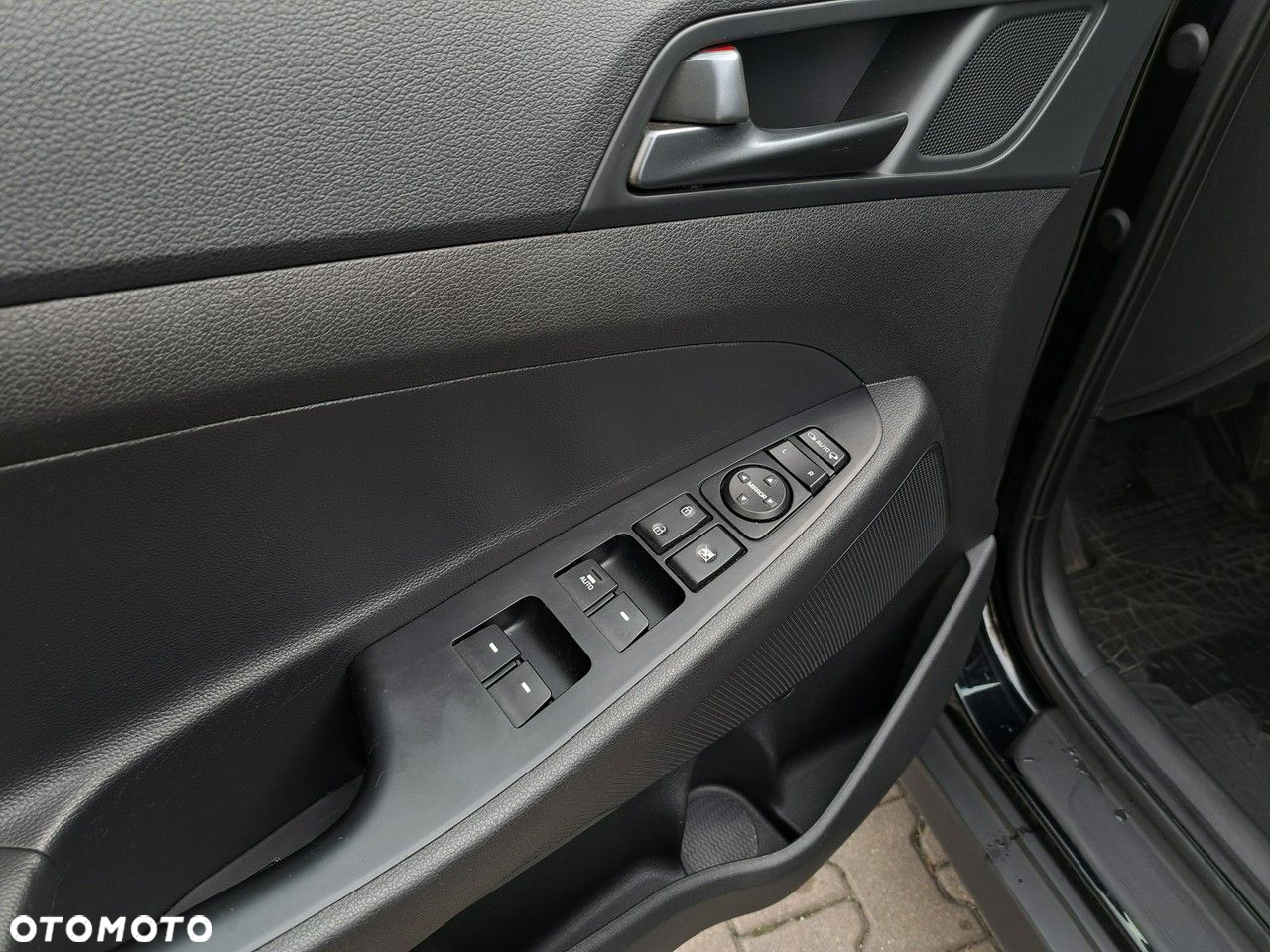 Hyundai Tucson 1.7 CRDI BlueDrive GO 2WD DCT - 11