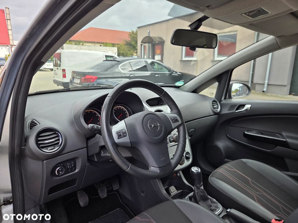 Opel Corsa 1.4 16V Edition 150 - 12