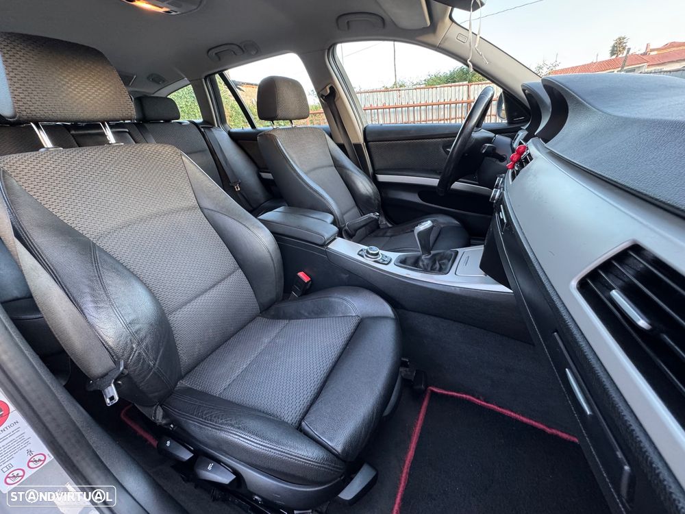 BMW 318 d Touring Navigation Sport - 12