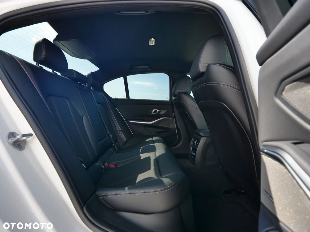BMW Seria 3 320d xDrive mHEV M Sport sport - 34