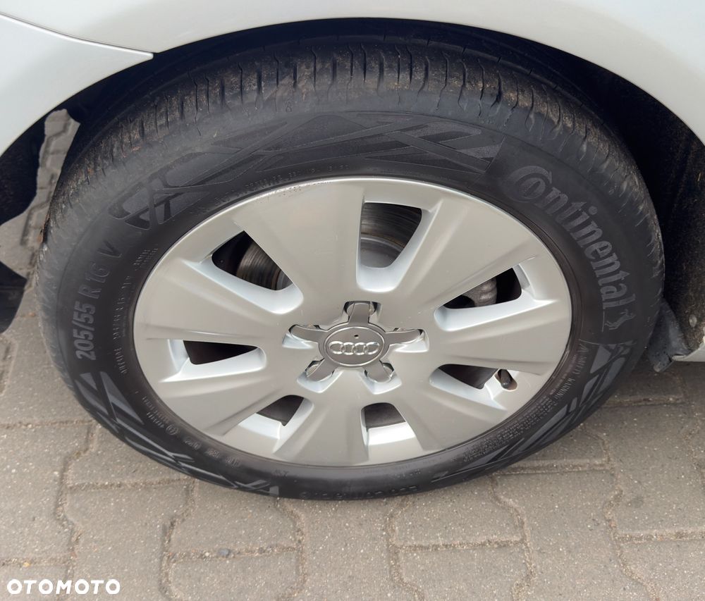 Audi A3 Sportback 1.6 TDI DPF Ambiente - 18