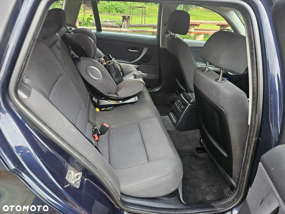 BMW Seria 3 318d - 11