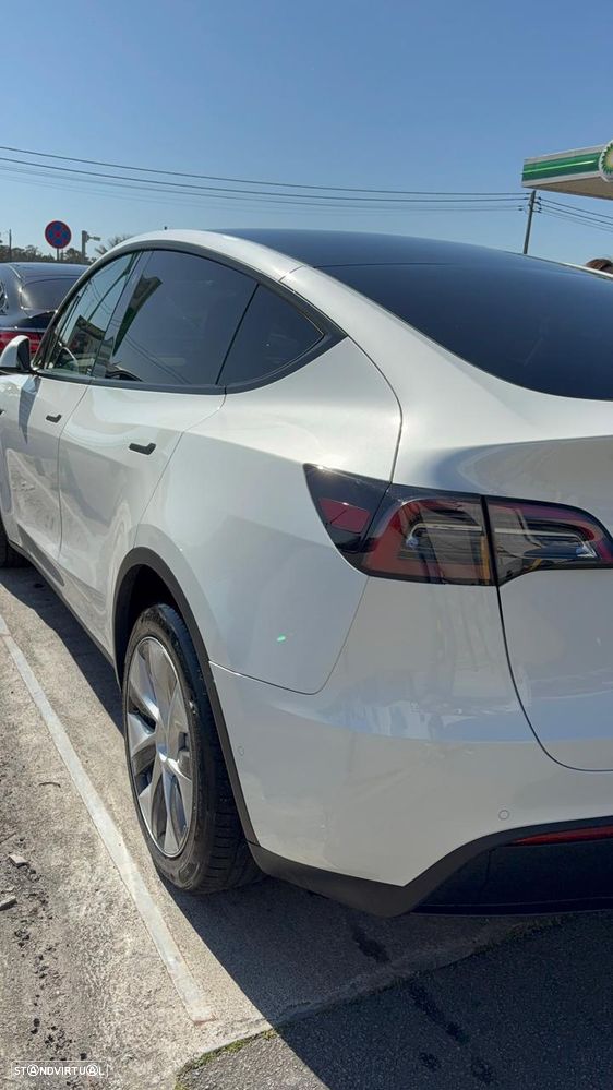 Tesla Model Y - 7