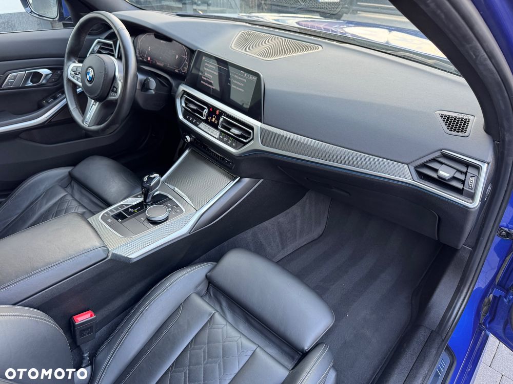 BMW Seria 3 330e M Sport - 27