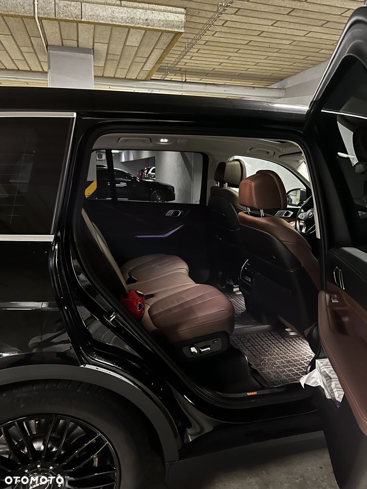 BMW X7 - 24