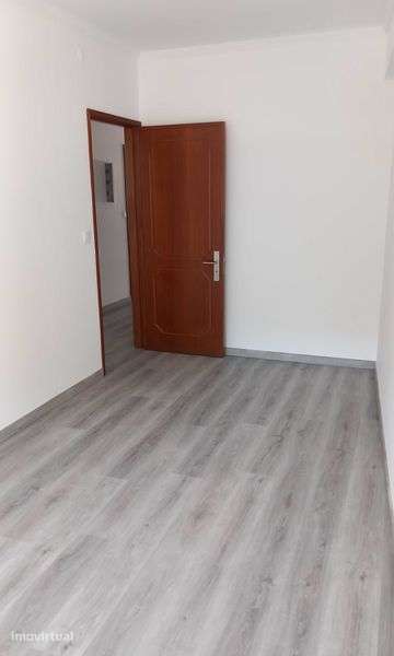 Arrenda-se Apartamento T2 - 1º andar em Espinho - Grande imagem: 5/10