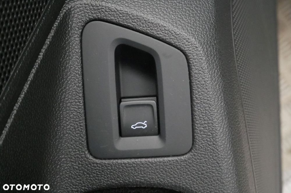 Volkswagen Passat Variant 2.0 TSI Business DSG - 17
