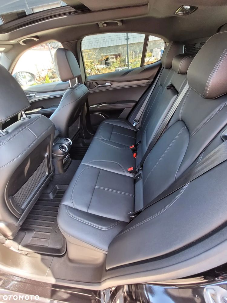 Alfa Romeo Stelvio 2.0 Turbo 16V AT8-Q4 Ti - 9