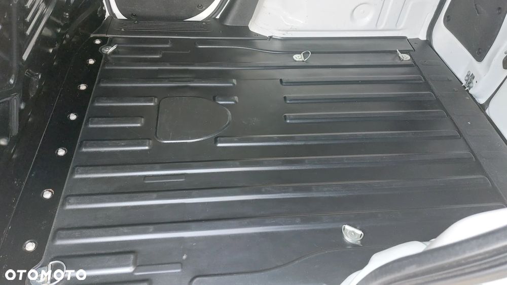 Fiat Fiorino Cargo SX 1.3 Multijet Salon PL 2xDrzwi 17 tys. km F. VAT-23 VAT-1 - 36