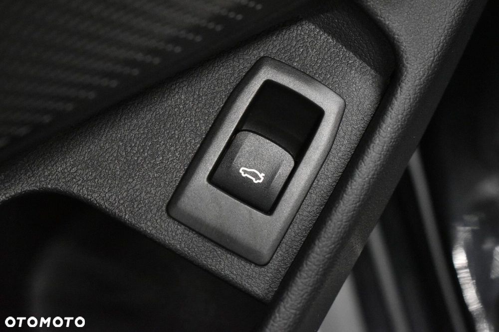 BMW Seria 3 320i M Sport sport - 9