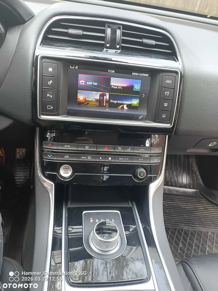 Jaguar XE E-Performance Prestige - 11