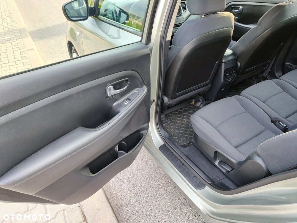 Kia Carens 1.7 CRDi M - 21