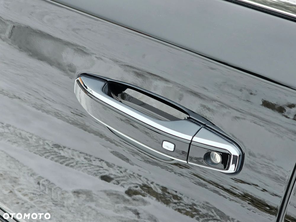 Chevrolet Suburban - 12