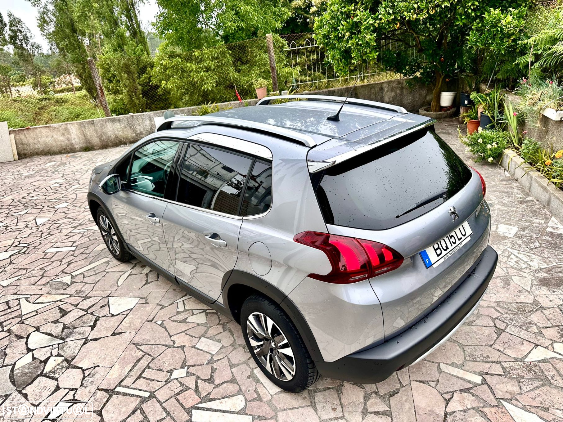Peugeot 2008 1.2 PureTech Allure - 4