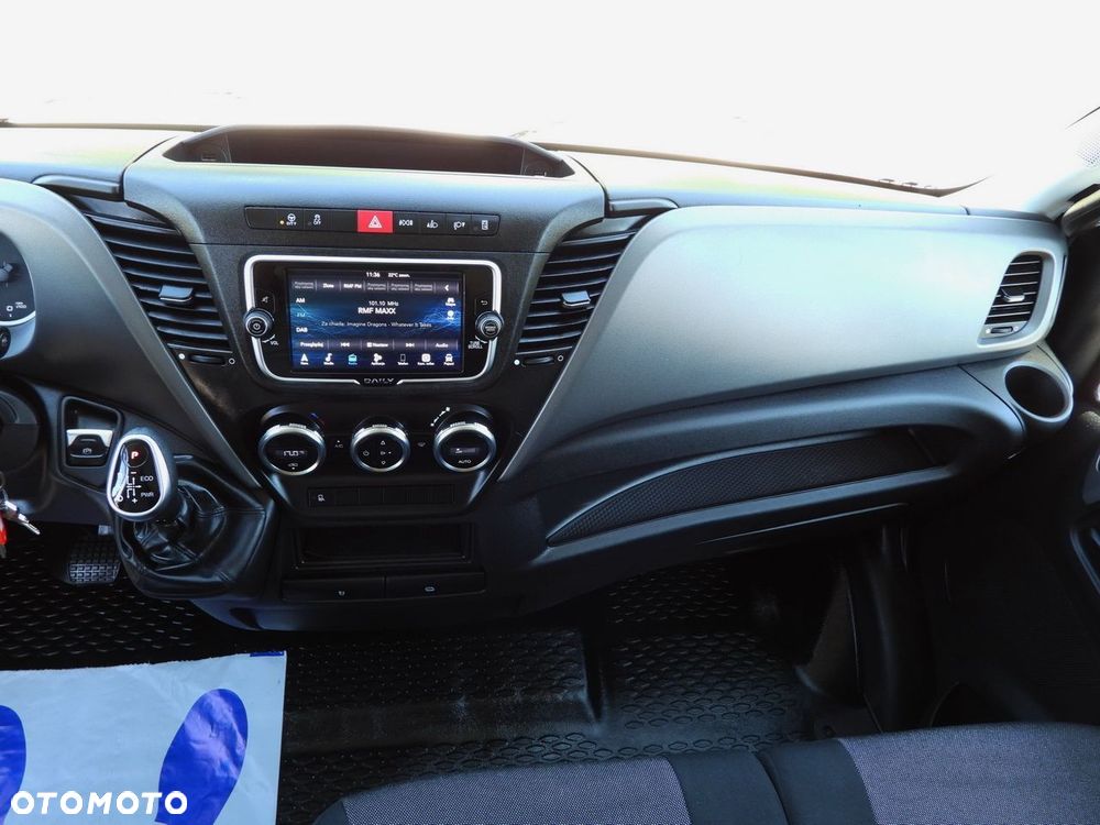 Iveco DAILY 35S18 KONTENER WINDA 8 PALET TEMPOMAT NAWIGACJA LEDY AUTOMAT HI-MATIC KLIMATYZACJA  180KM - 31
