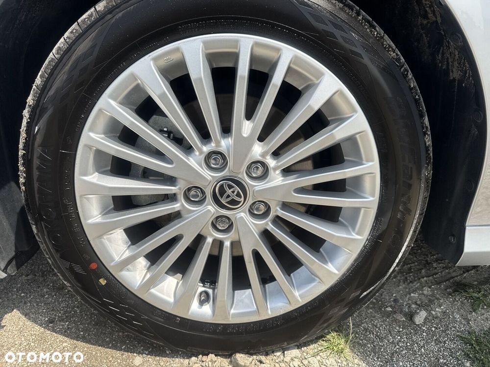 Toyota Camry - 18