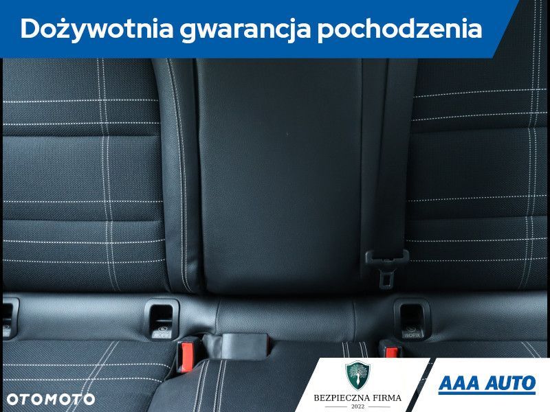 Mercedes-Benz GLA - 11