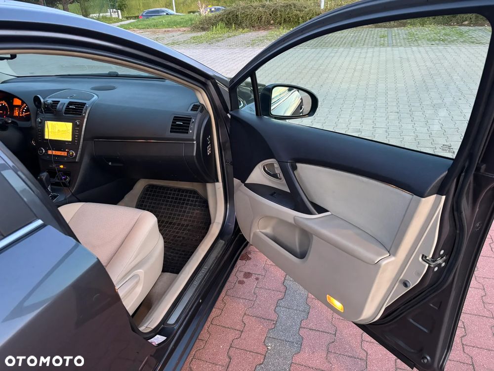 Toyota Avensis 2.0 Sol EU5 MS - 19