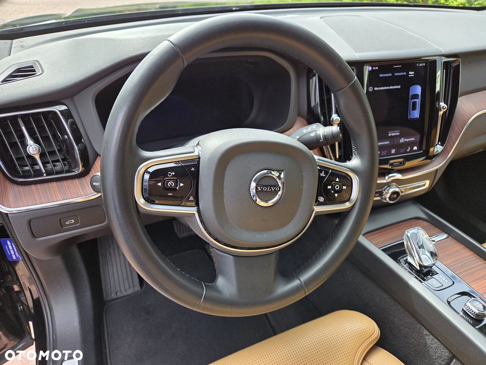 Volvo XC 60 B5 B AWD Plus Dark - 18