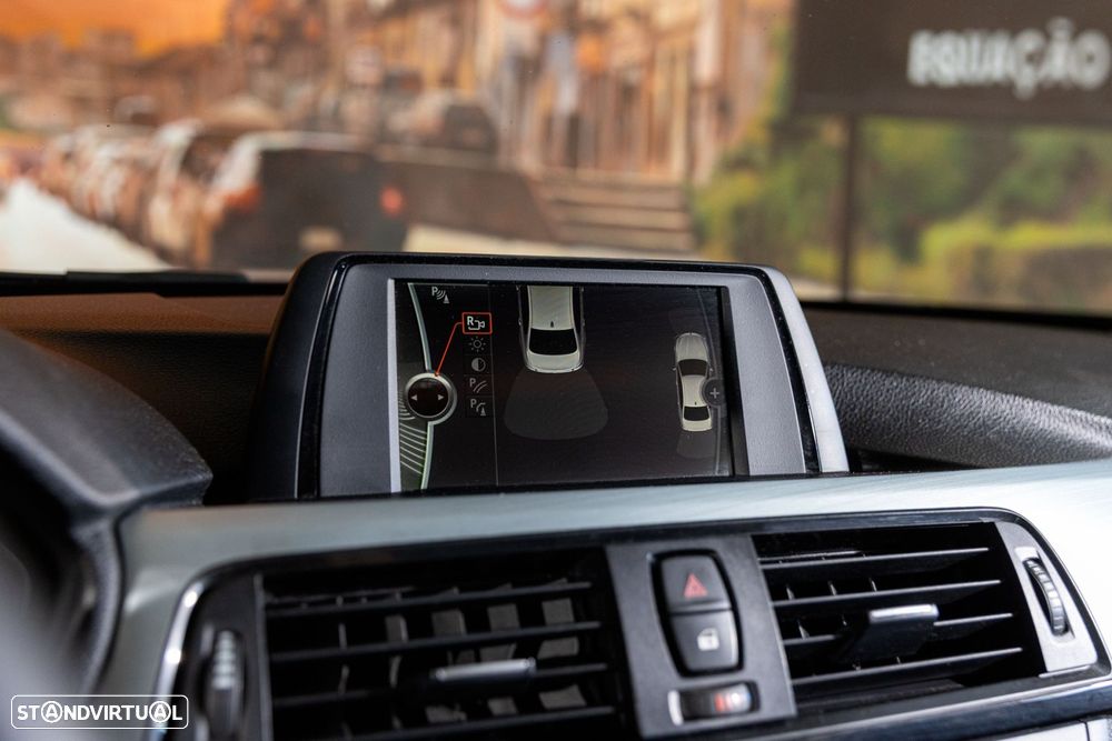 BMW 318 d Touring Line Sport - 17