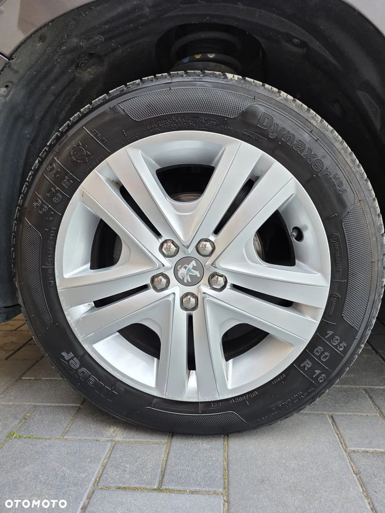 Peugeot 2008 1.2 Pure Tech Style EU6 - 27