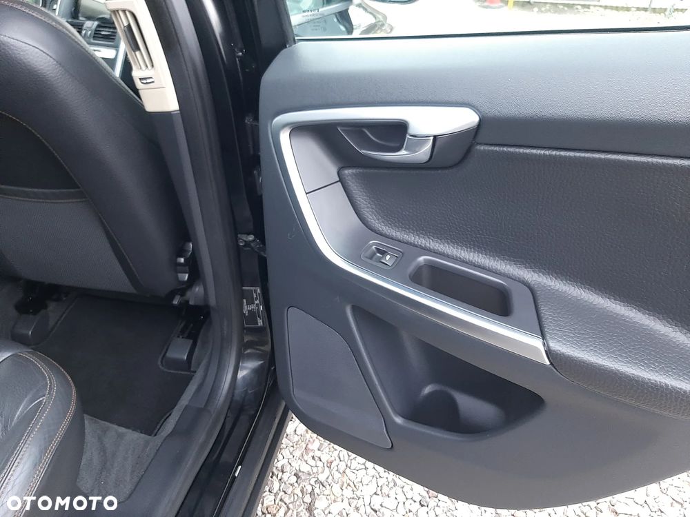 Volvo XC 60 D5 AWD Momentum - 29