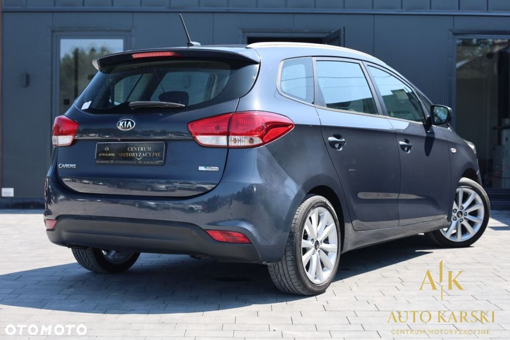 Kia Carens - 4