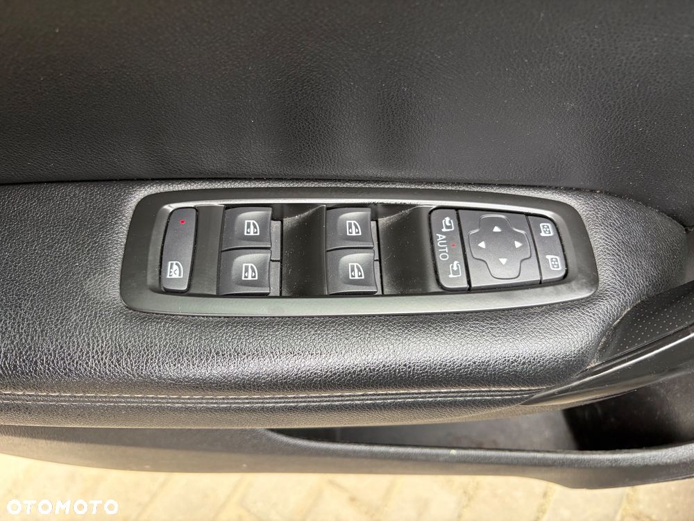 Renault Megane 1.5 dCi Limited EDC EU6 - 17