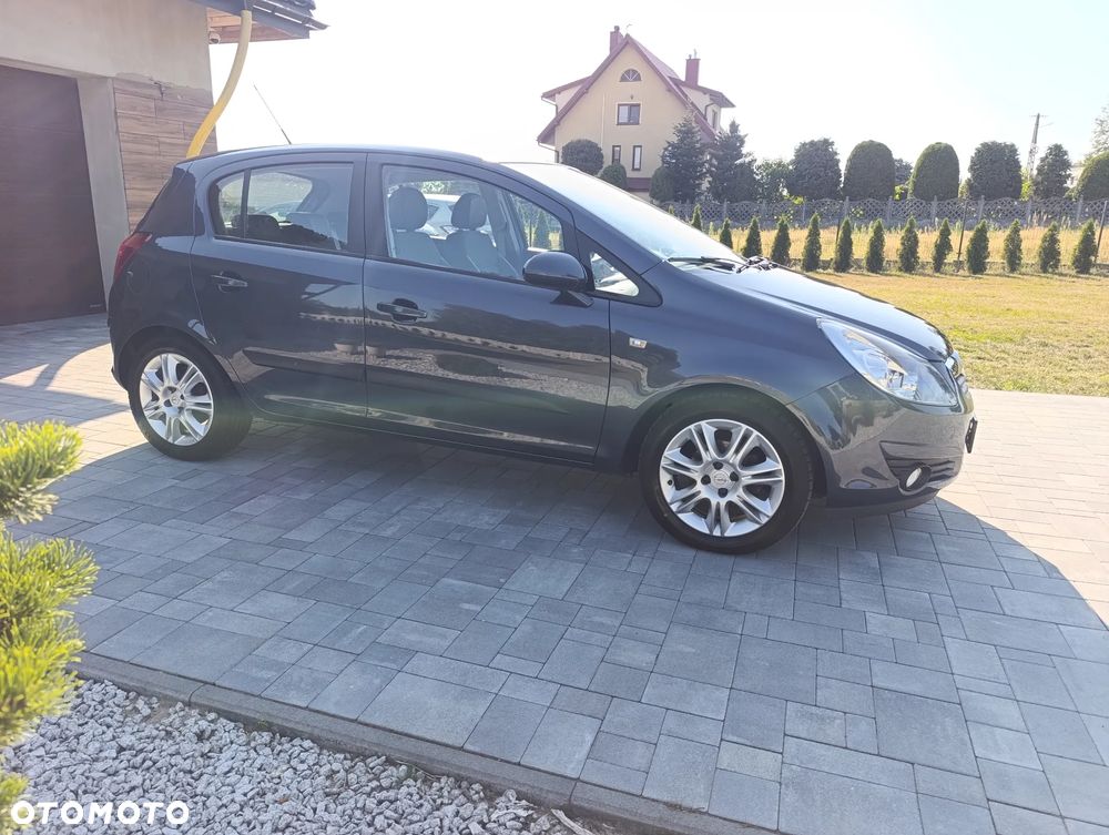 Opel Corsa 1.4 16V Cosmo - 8