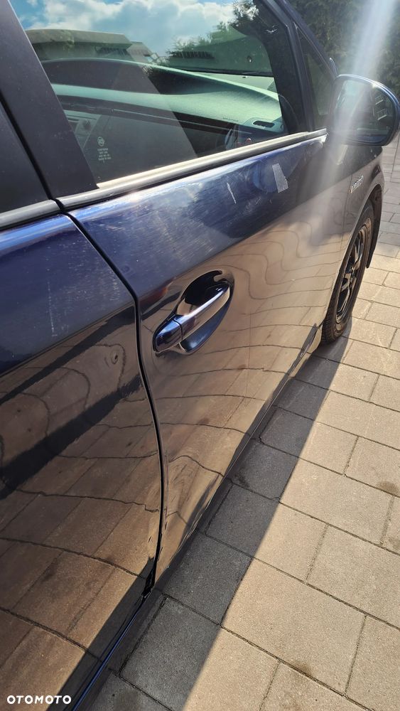 Toyota Prius (Hybrid) - 13