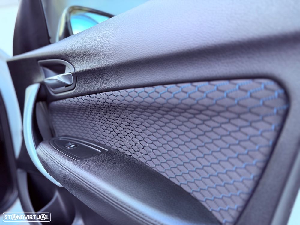 BMW 116 d Pack Desportivo M - 15