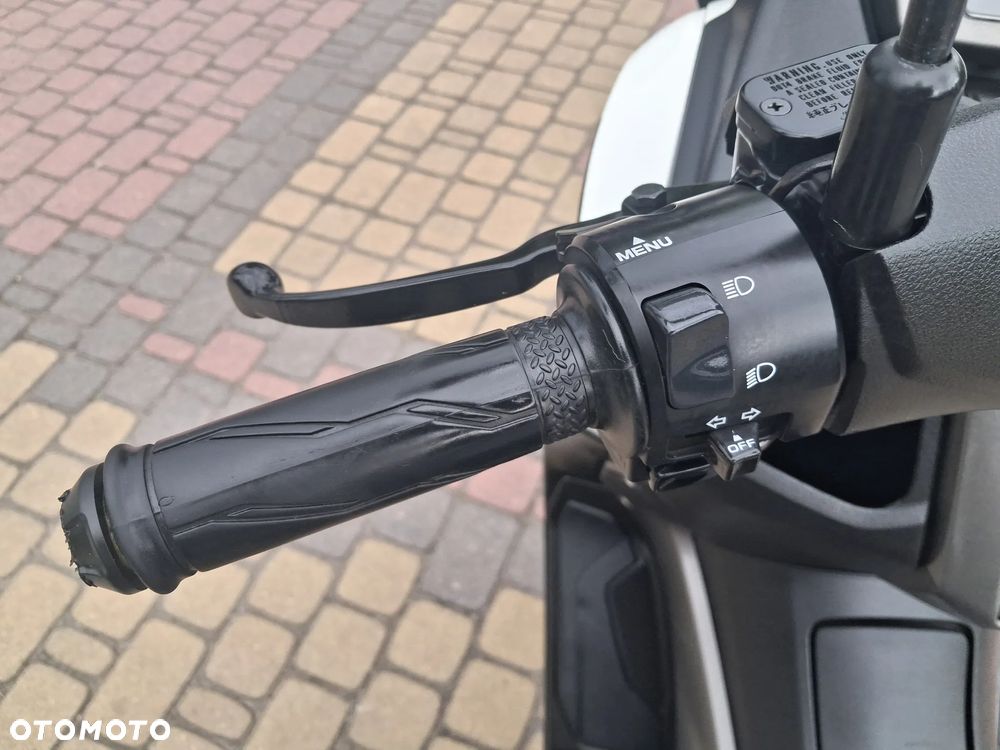 Yamaha NMAX - 18