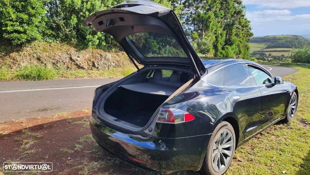 Tesla Model S - 3