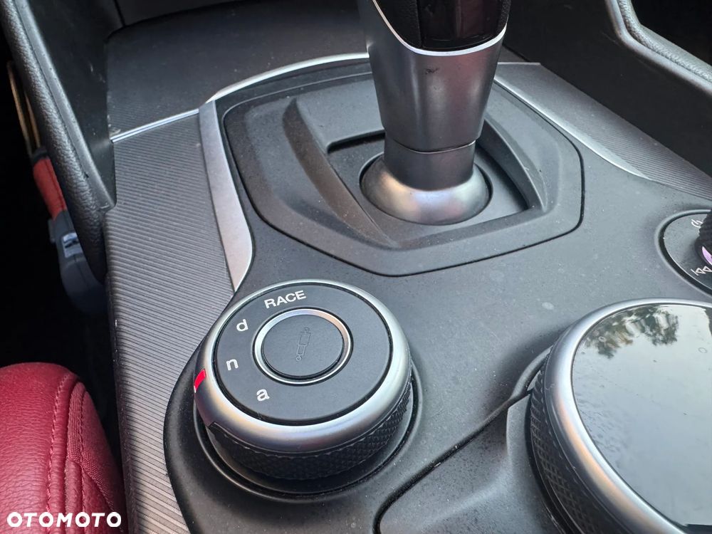 Alfa Romeo Giulia 2.0 Turbo Super - 30