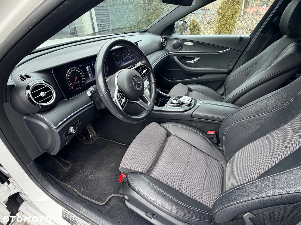 Mercedes-Benz Klasa E 220 d 4-Matic 9G-TRONIC - 9