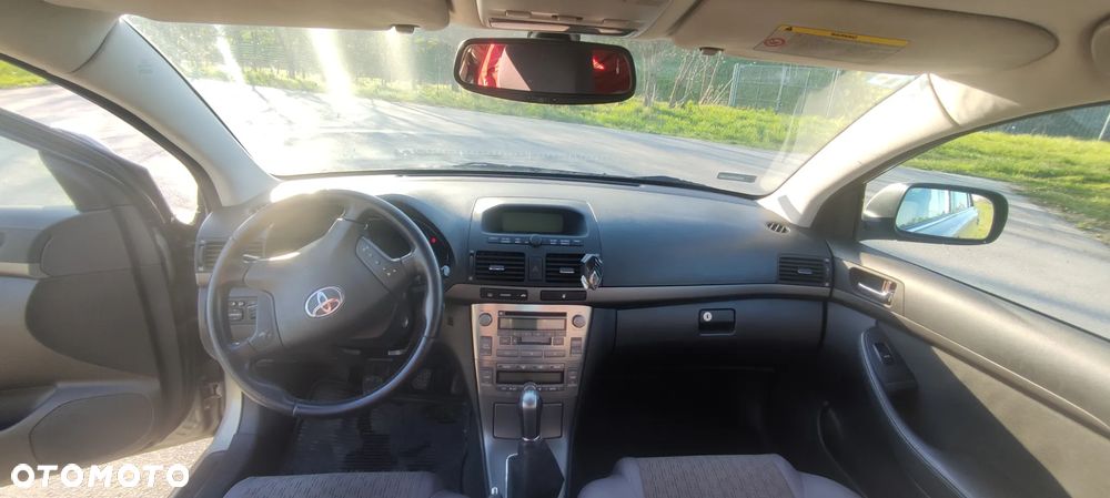 Toyota Avensis 2.0 D-4D High - 8