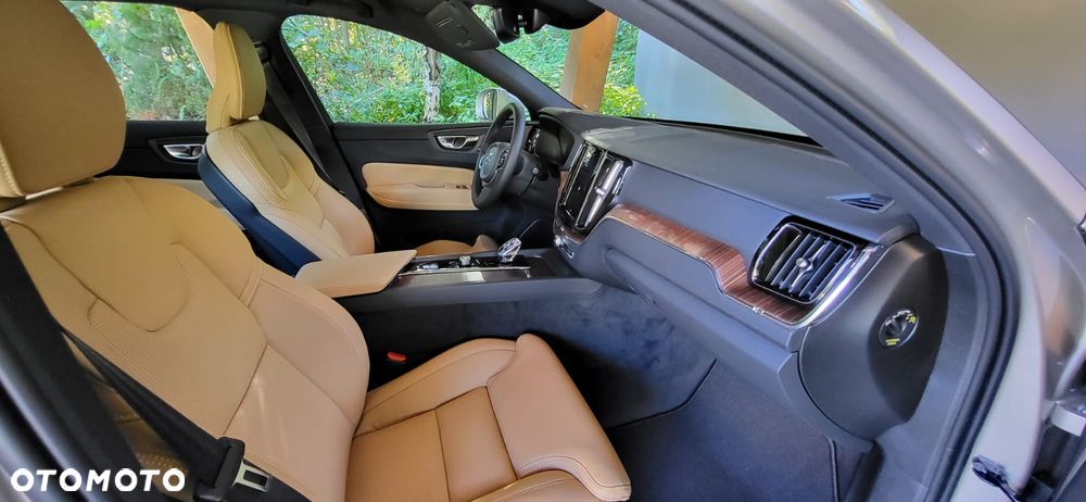 Volvo XC 60 T6 Plug-In Hybrid AWD Plus Bright - 2