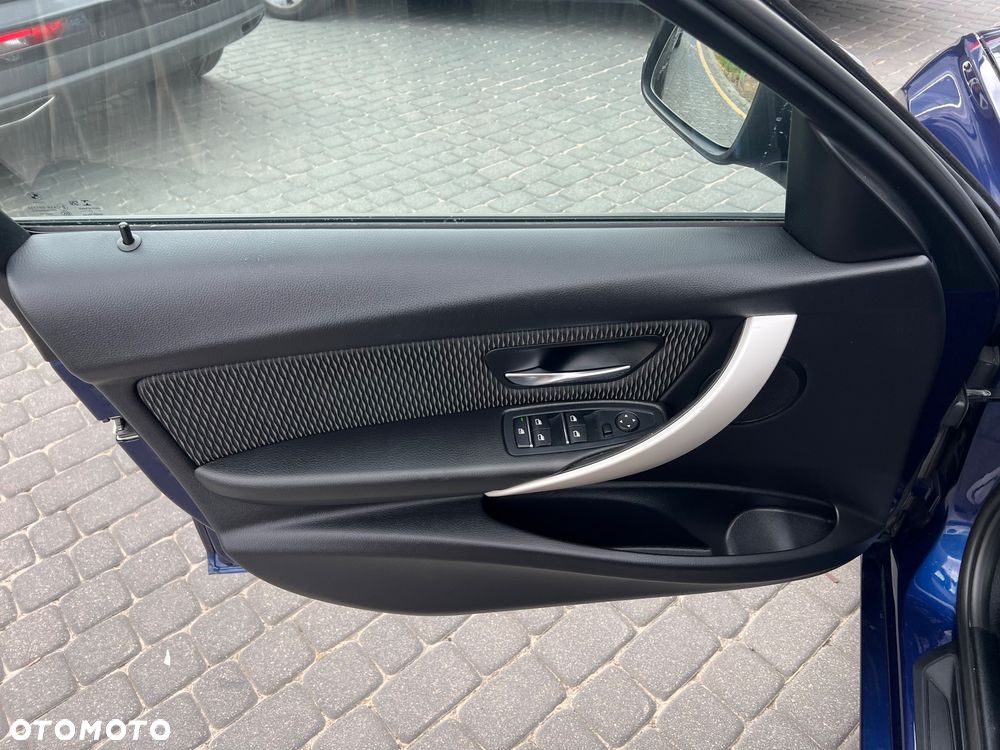 BMW Seria 3 318i Edition Luxury Line Purity - 16