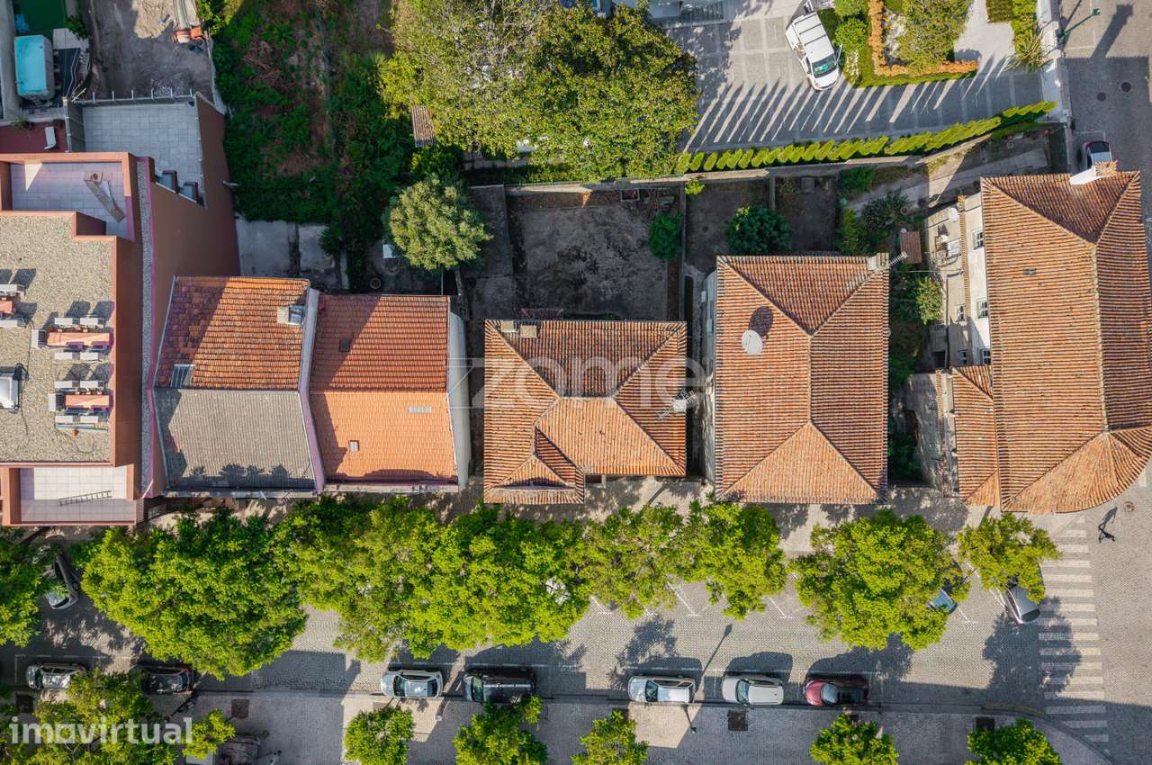 Moradia Clássica com Jardim no Centro Histórico de Guimarães - Grande imagem: 5/42