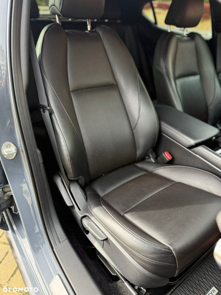 Mazda 3 e-SKYACTIV-X AWD 186 M HYBRID EXCLUSIVE-LINE - 8