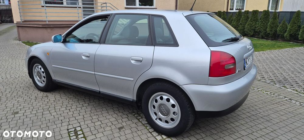 Audi A3 Sportback 1.6 Ambiente - 8