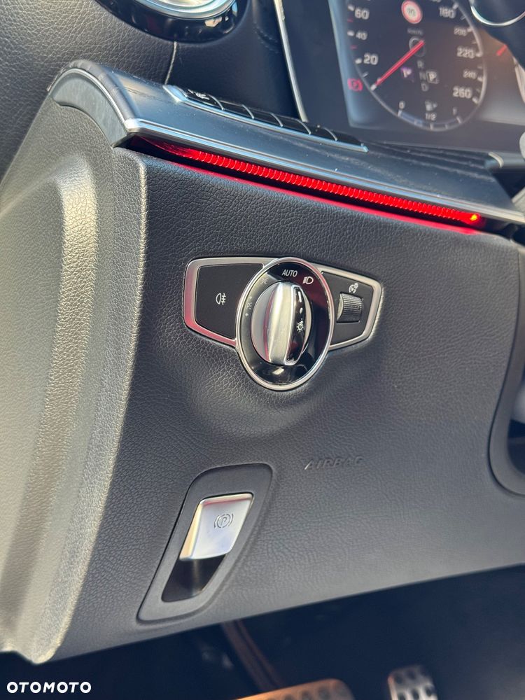 Mercedes-Benz Klasa E 300 9G-TRONIC - 28