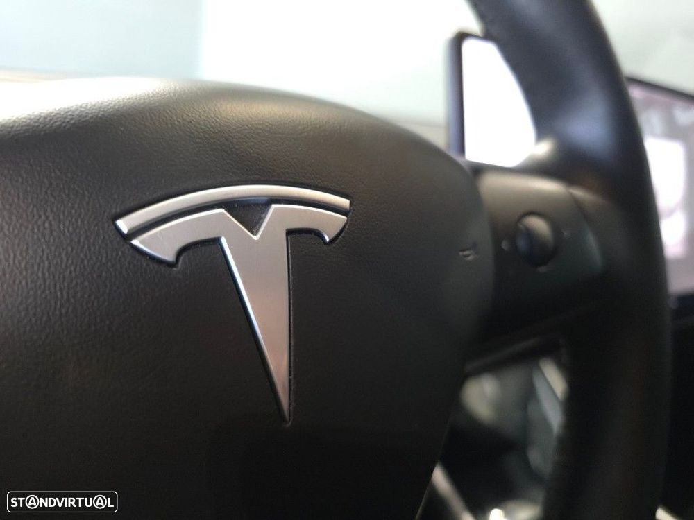 Tesla Model 3 - 32