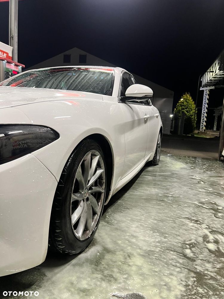 Alfa Romeo Giulia 2.0 Turbo 16V AT8-Q4 Intensa - 5