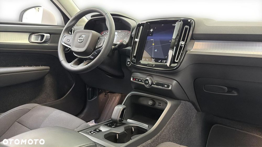 Volvo XC 40 T3 Momentum Pro - 34