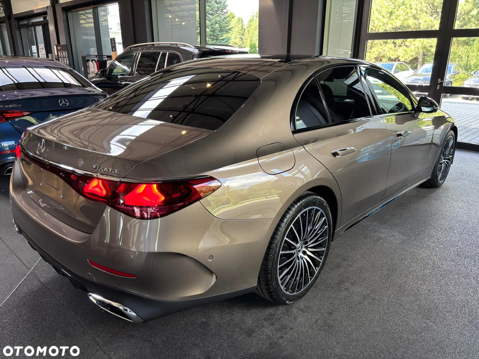 Mercedes-Benz Klasa E 200 4-Matic AMG - 3
