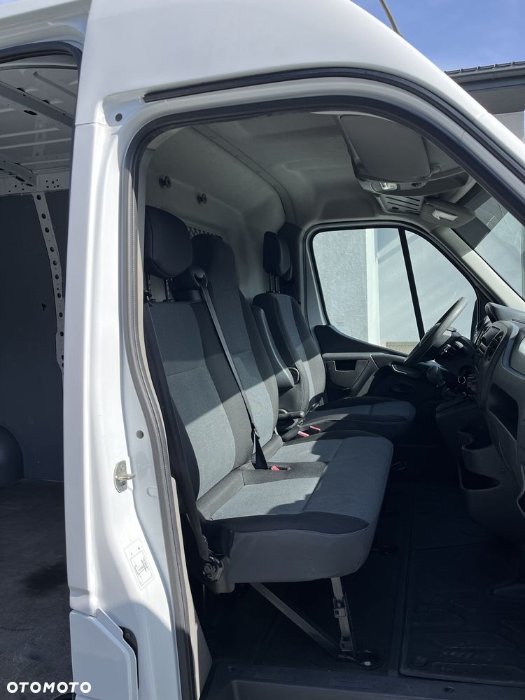 Nissan NV400 - 11
