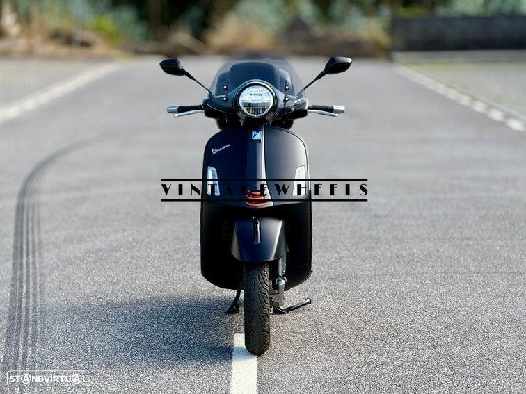 Vespa GTS Super Black Matte - 4